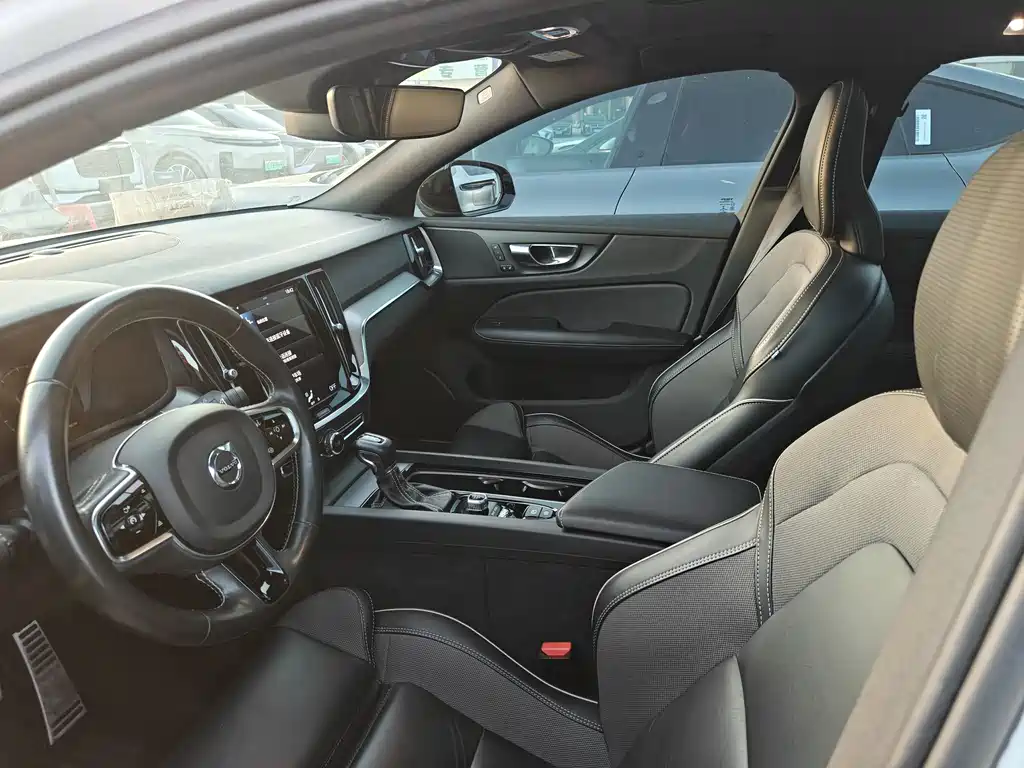Volvo S60 2021 — фото 13