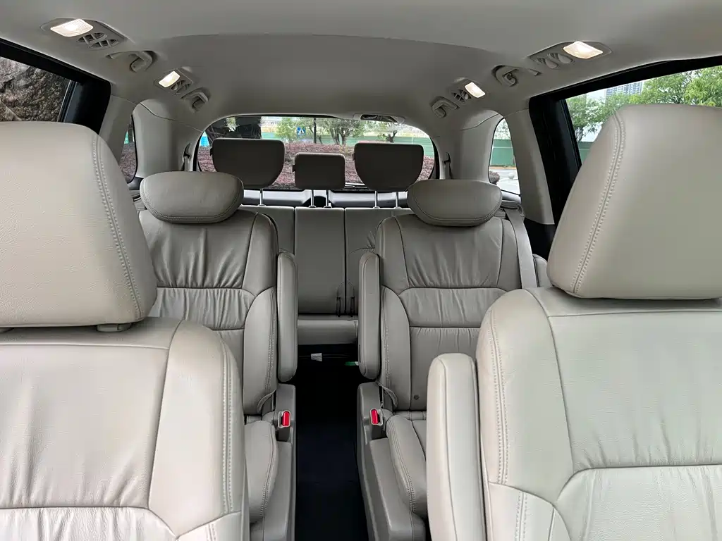 Honda Odyssey 2016 — фото 17