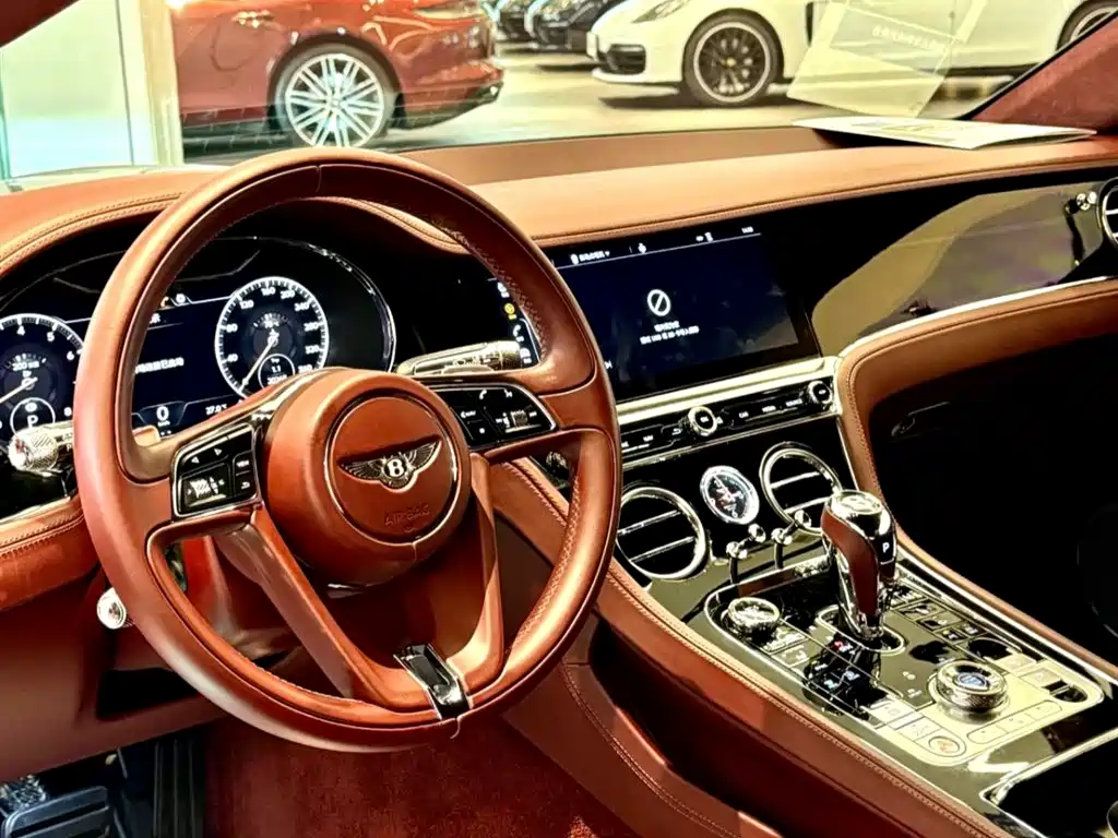 Bentley Continental 2020 — фото 11