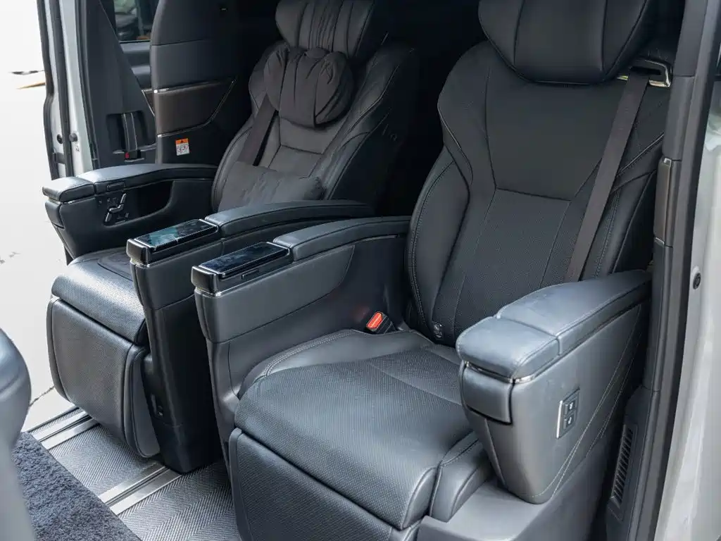 Toyota Alphard 2024 — фото 18
