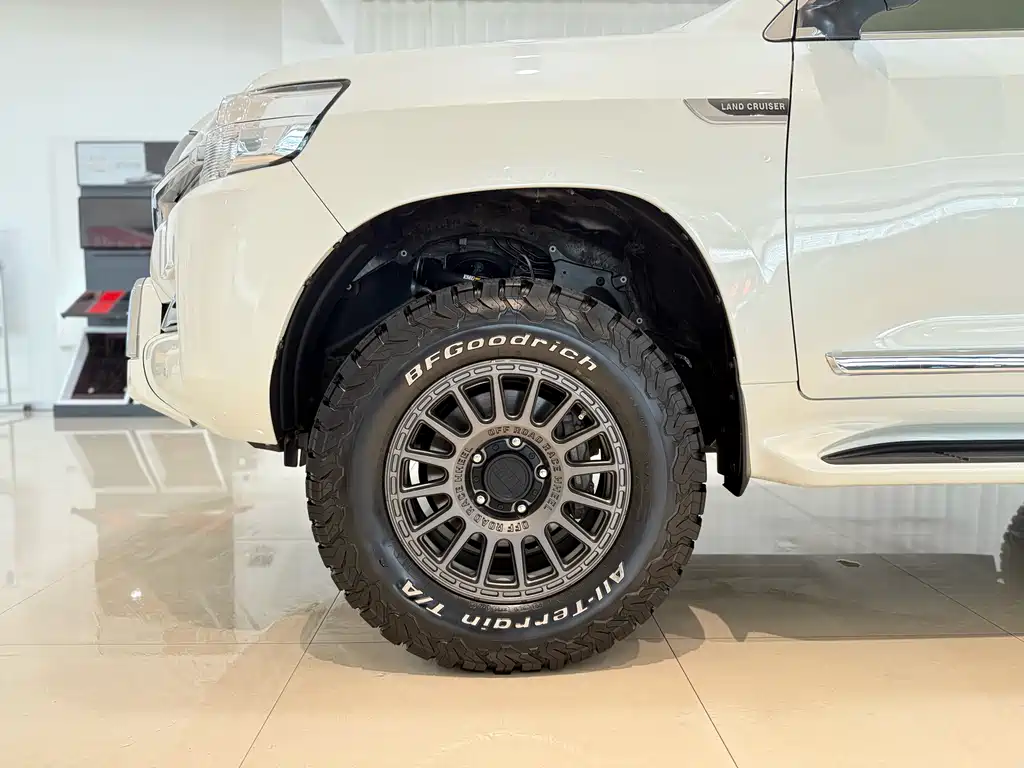 Toyota Land Cruiser 2018 — фото 23