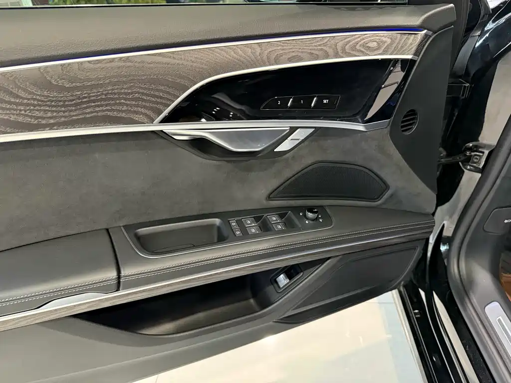 Audi A8 2023 — фото 12