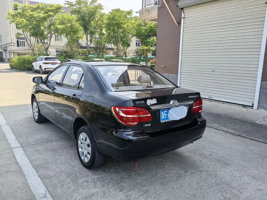Toyota Corolla 2015 — фото 3