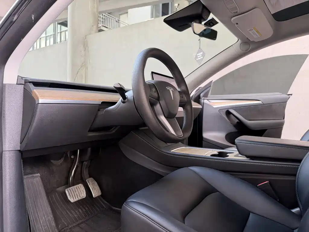 Tesla Model Y 2022 — фото 13