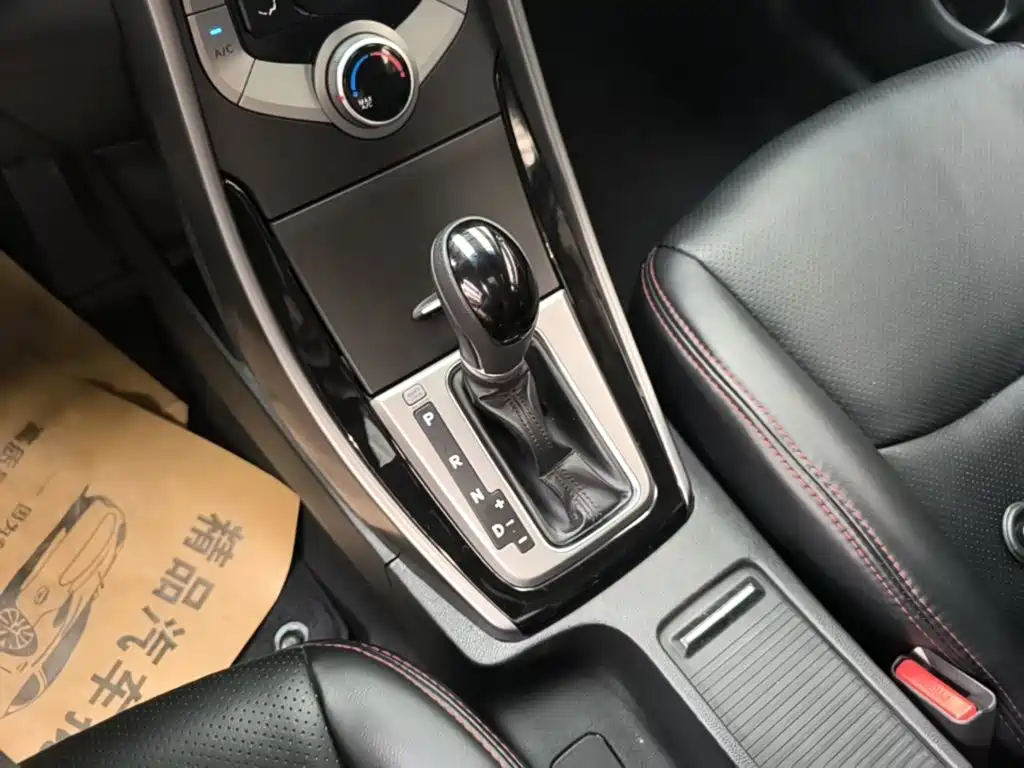 Hyundai Elantra Langdong 2015 — фото 14