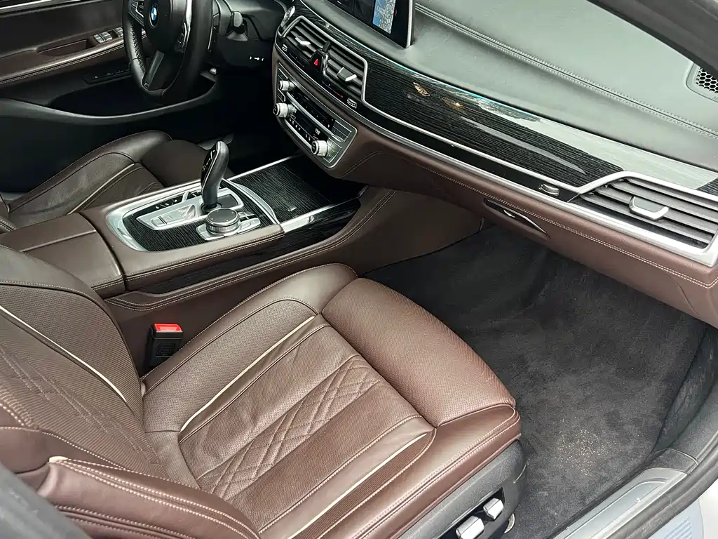 BMW 7 Series 2019 — фото 11