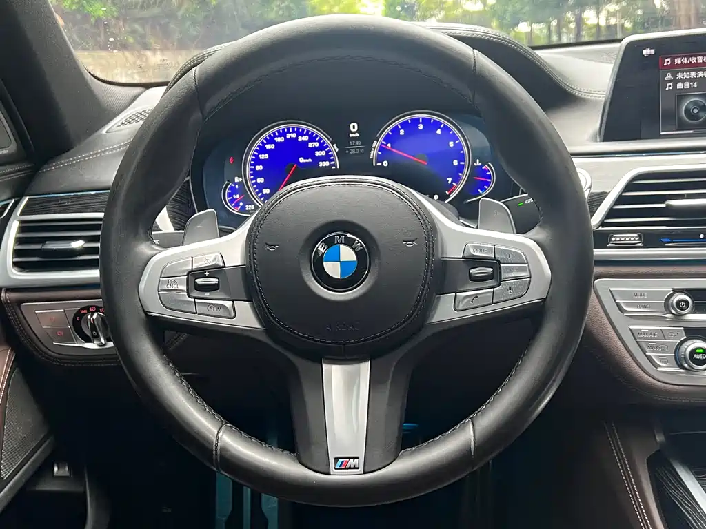 BMW 7 Series 2019 — фото 18