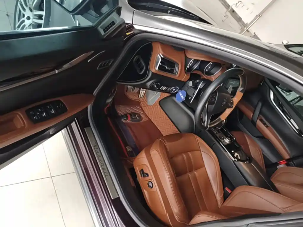 Maserati Ghibli 2019 — фото 16