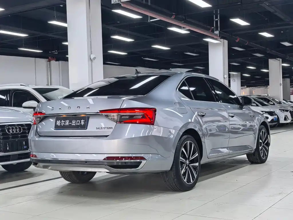Skoda Superb 2023 — фото 25