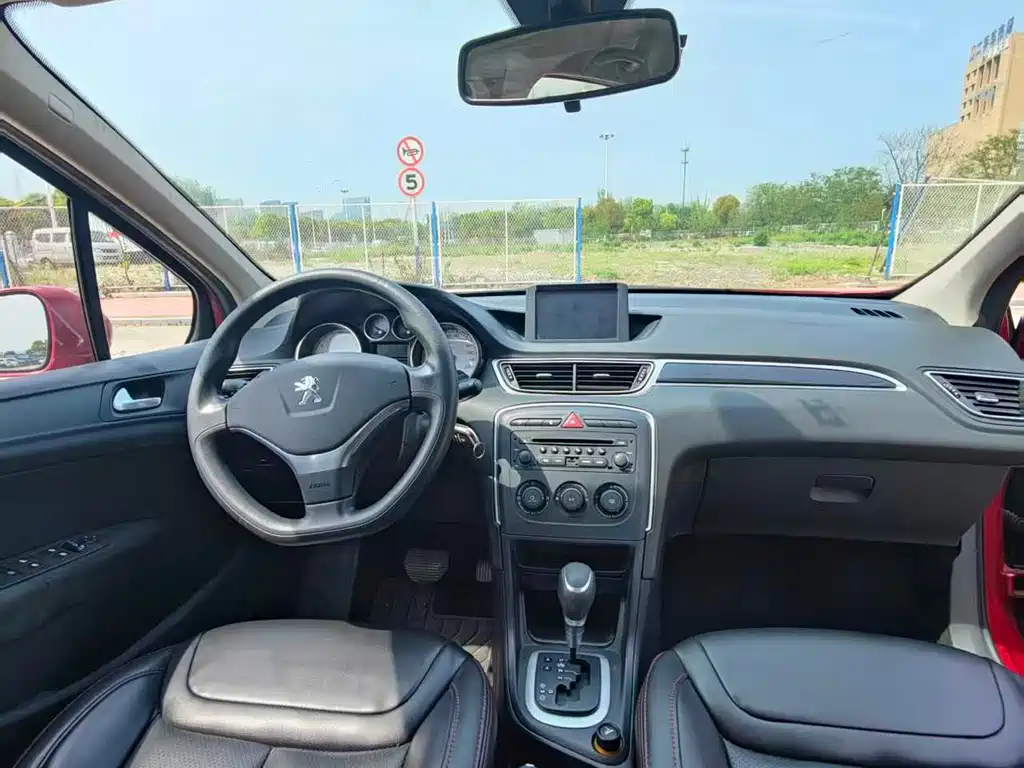Peugeot 308 2015 — фото 10