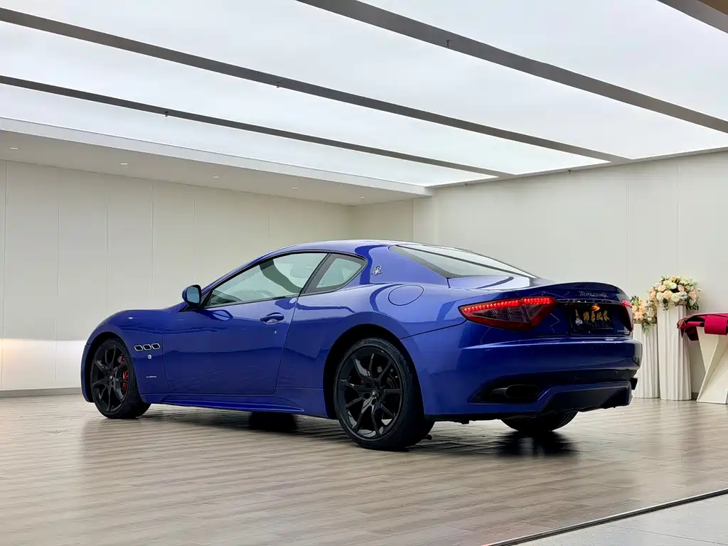 Maserati GranTurismo 2015 — фото 4