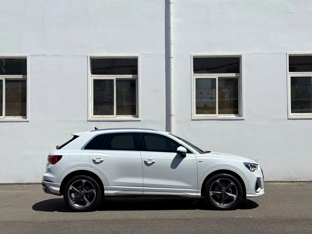 Audi Q3 2023 — фото 4