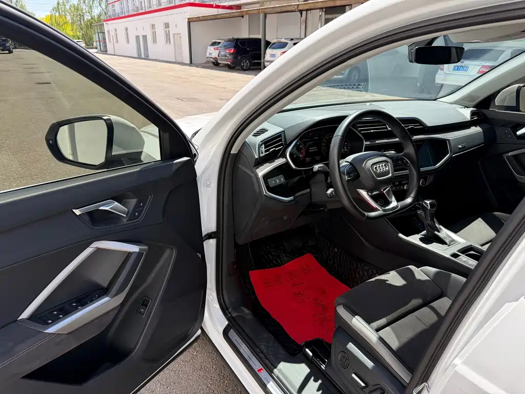 Audi Q3 2023 — фото 10