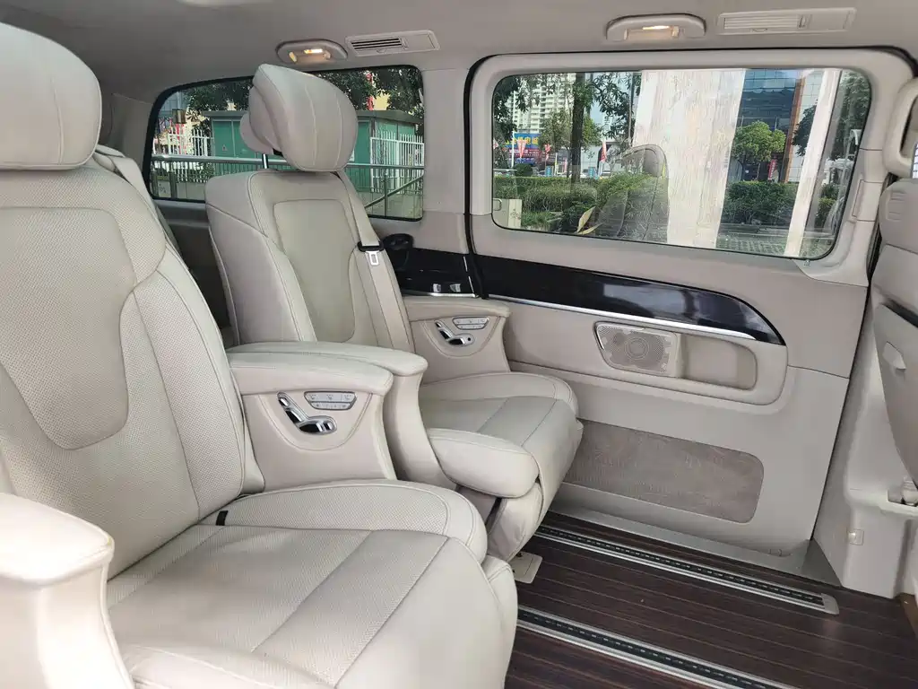 Mercedes-Benz V-Class 2017 — фото 12