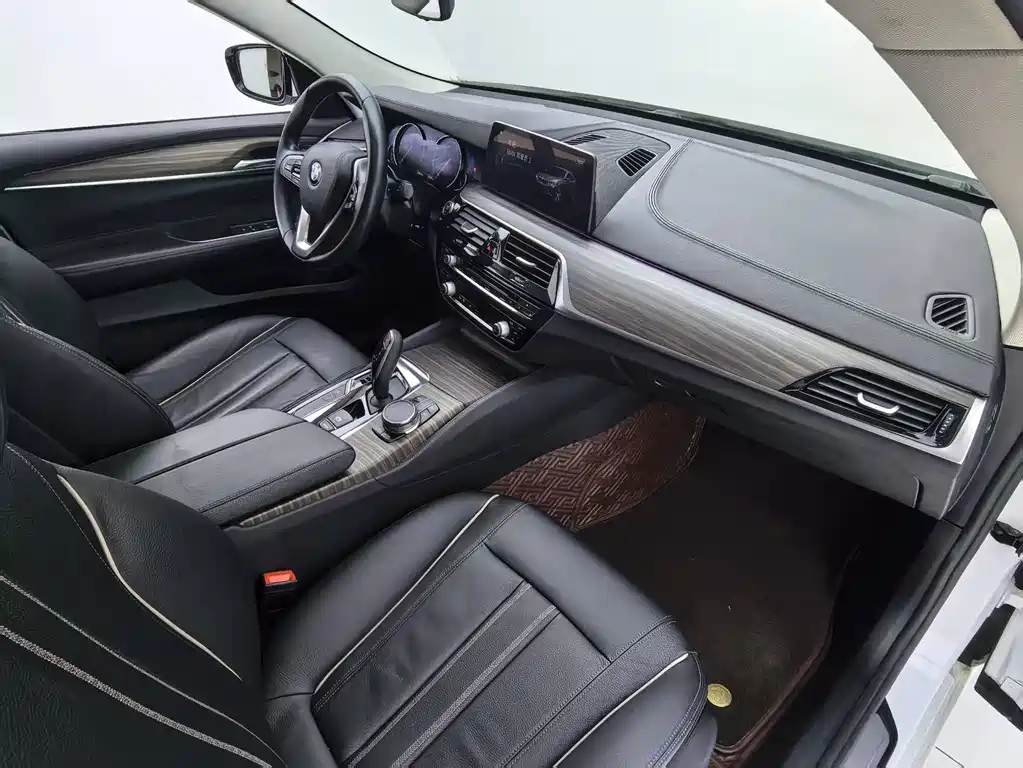 BMW 6 Series GT 2018 — фото 20