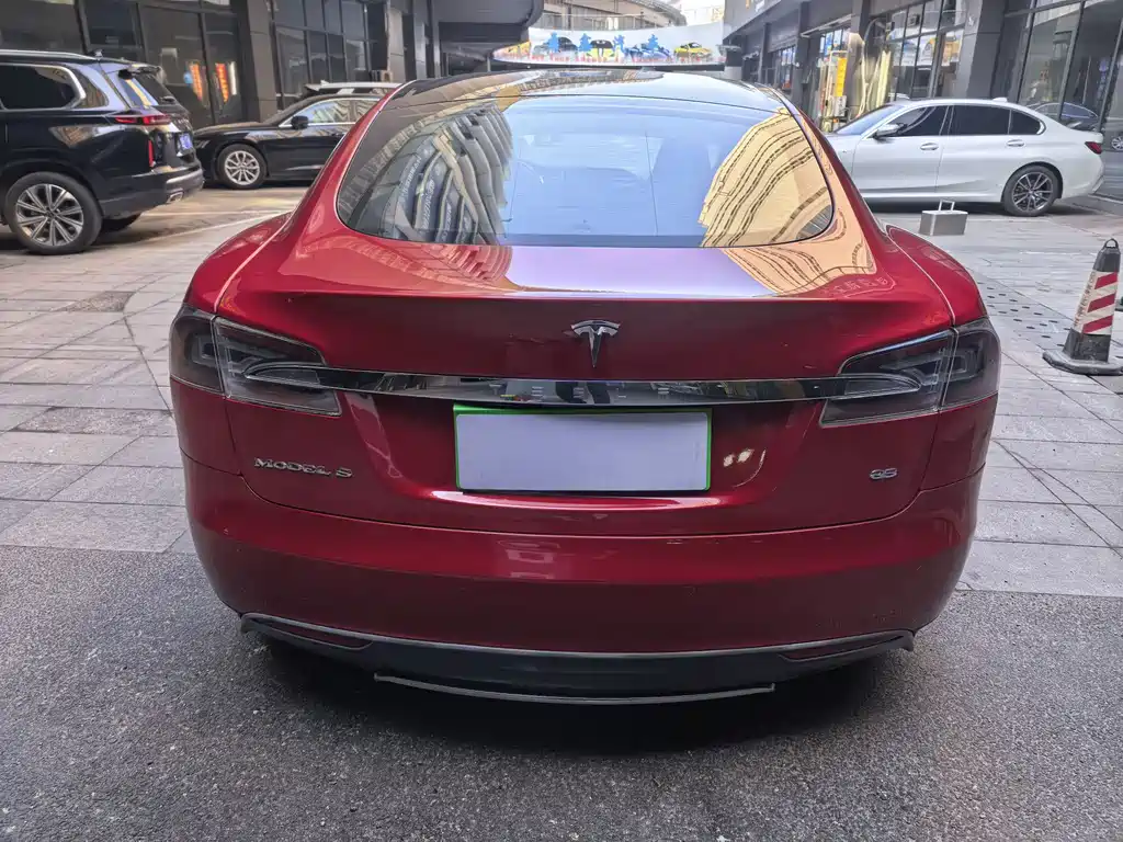 Tesla Model S 2016 — фото 10