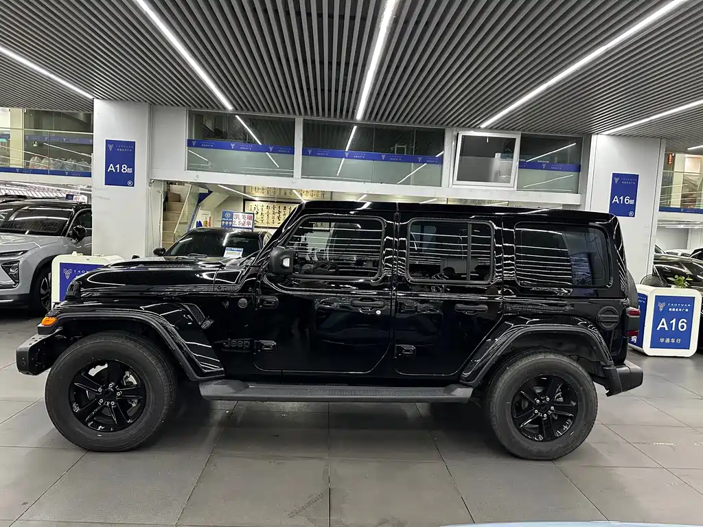Jeep Wrangler 2023 — фото 16