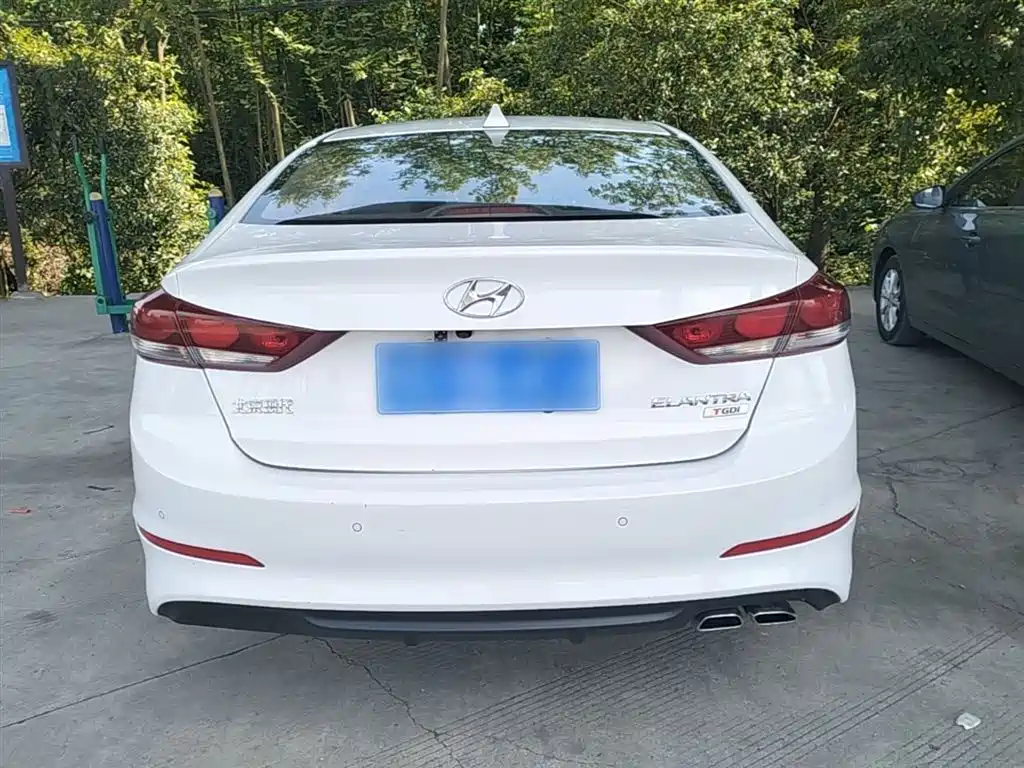 Hyundai Elantra 2018 — фото 6
