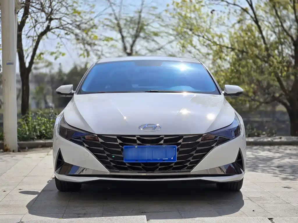 Hyundai Elantra 2022 — фото 2