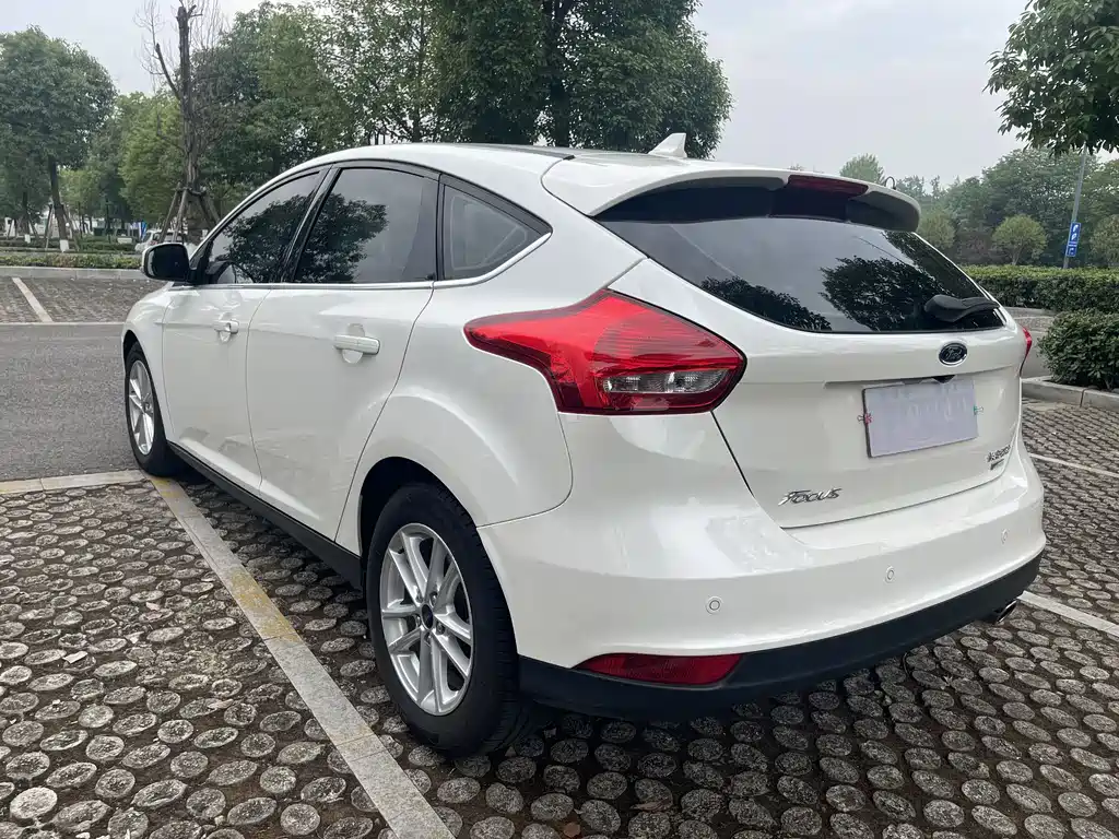 Ford Focus 2018 — фото 13