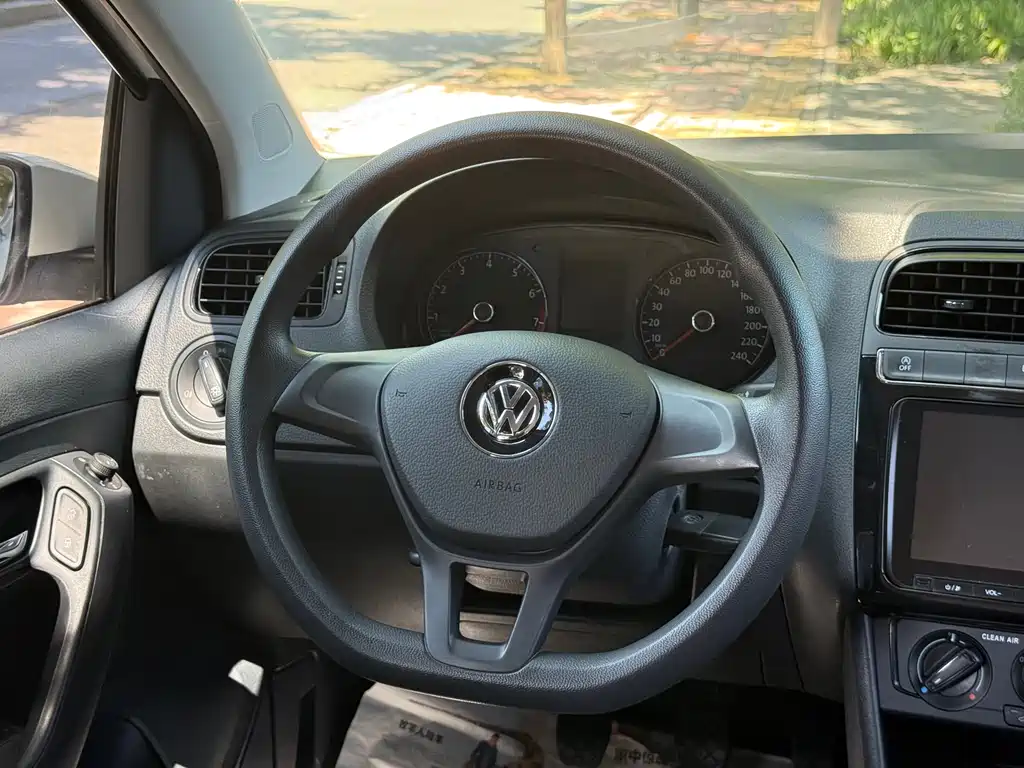 Volkswagen Polo 2018 — фото 10
