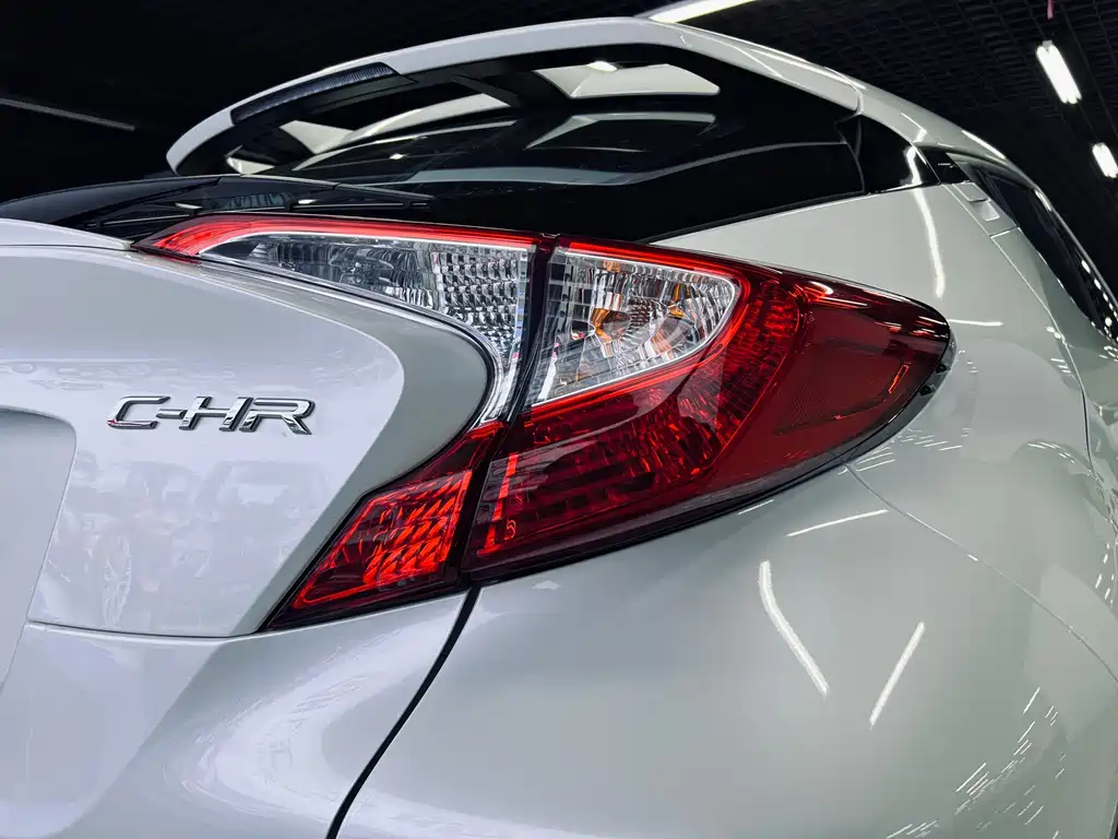 Toyota C-HR 2021 — фото 12