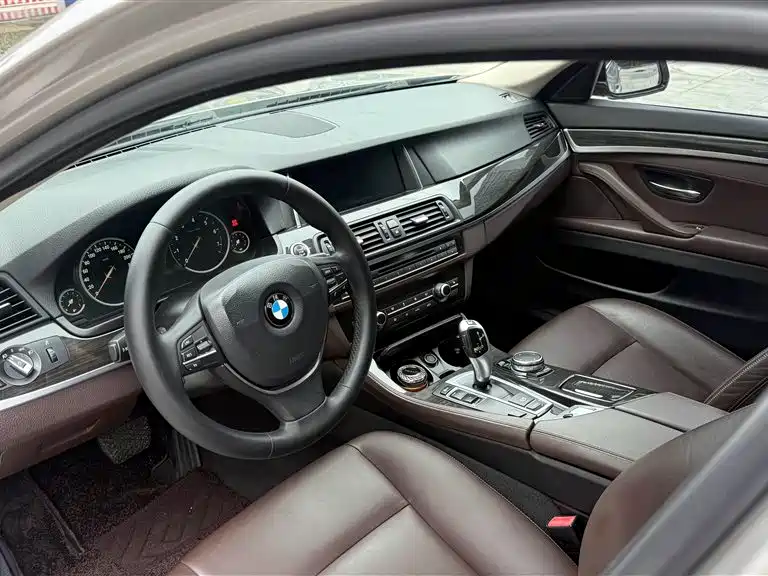 BMW 5 Series 2016 — фото 7