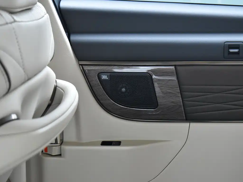 Toyota Alphard 2024 — фото 25