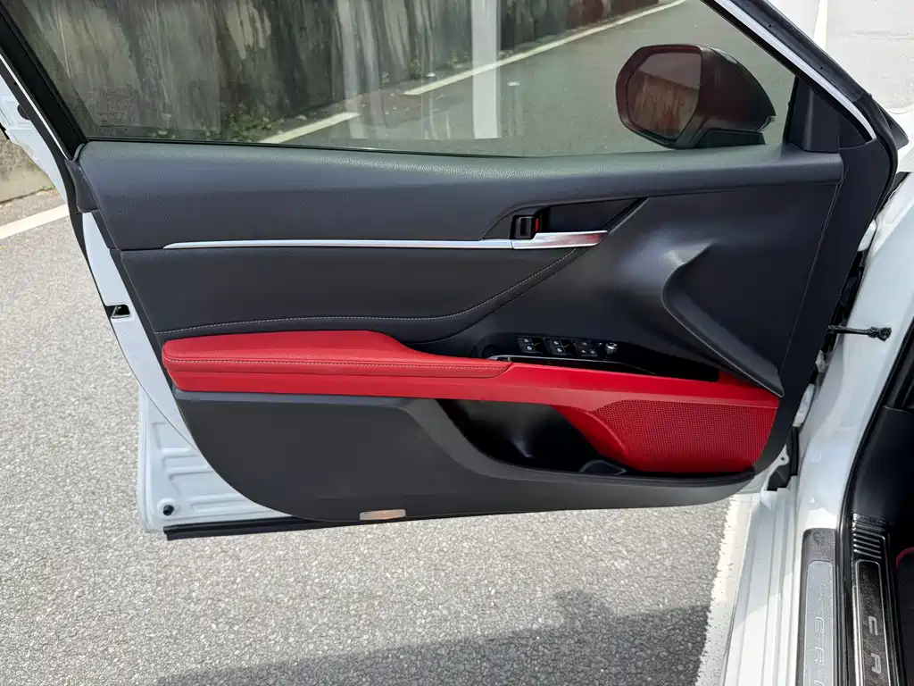 Toyota Camry 2018 — фото 13
