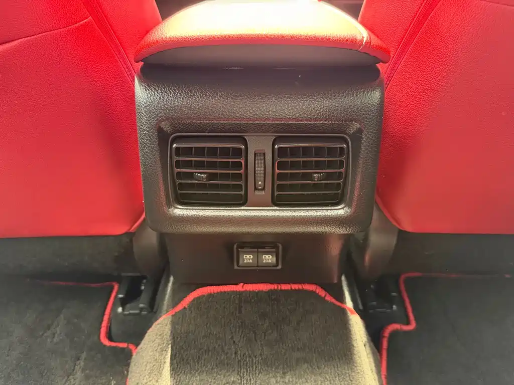 Toyota Camry 2018 — фото 24