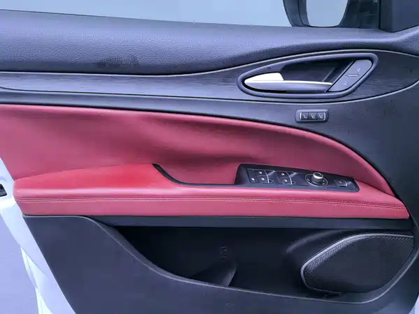 Alfa Romeo Stelvio 2019