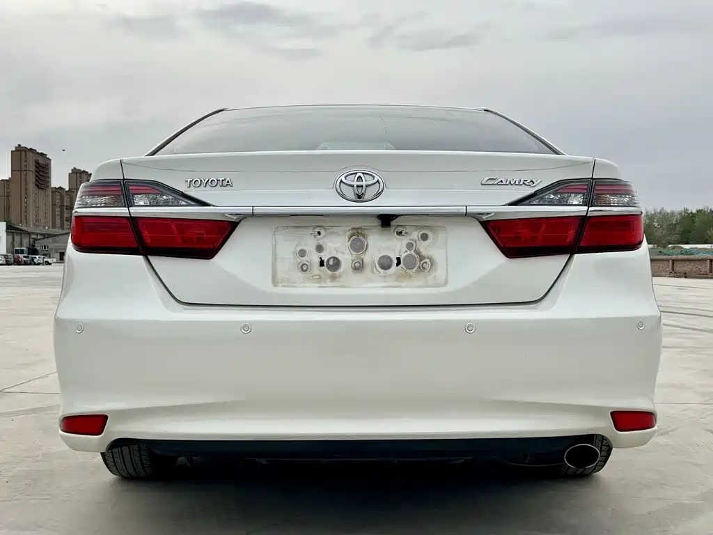 Toyota Camry 2015 — фото 8