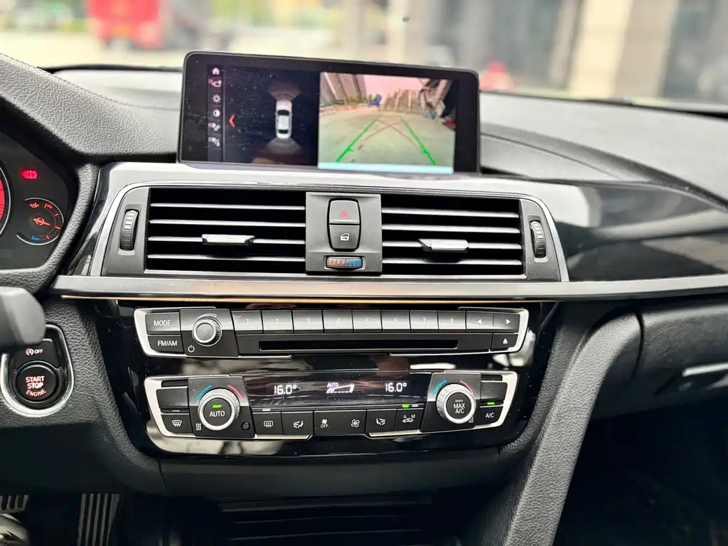 BMW 3 Series 2018 — фото 13