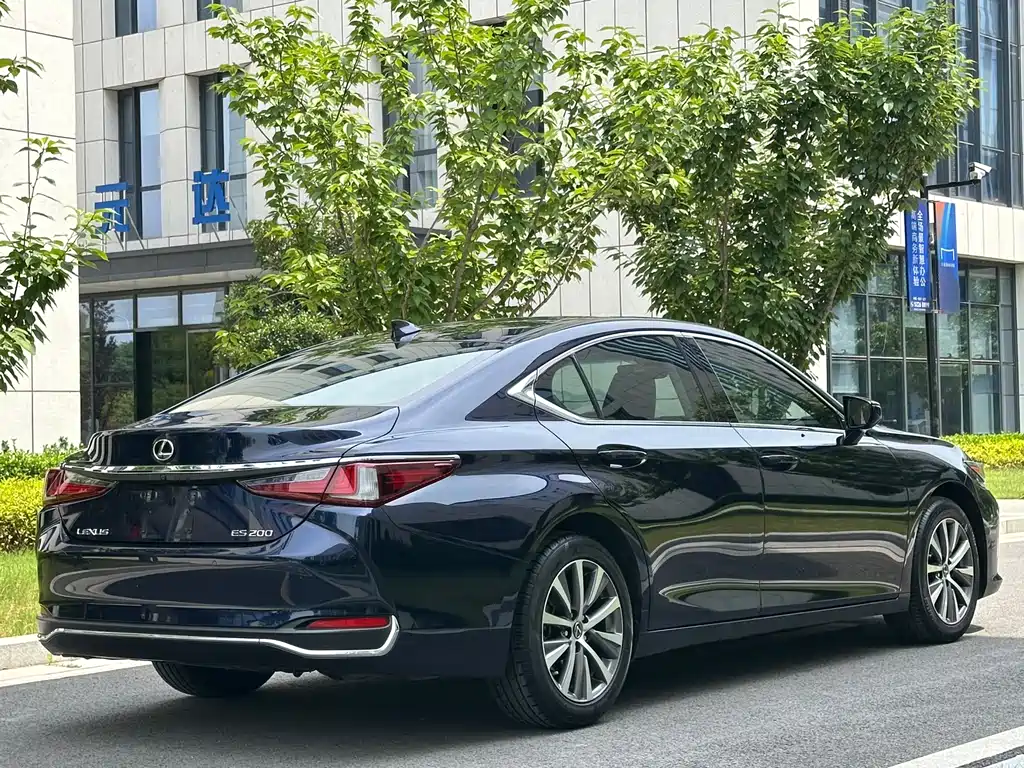 Lexus ES 2020 — фото 30
