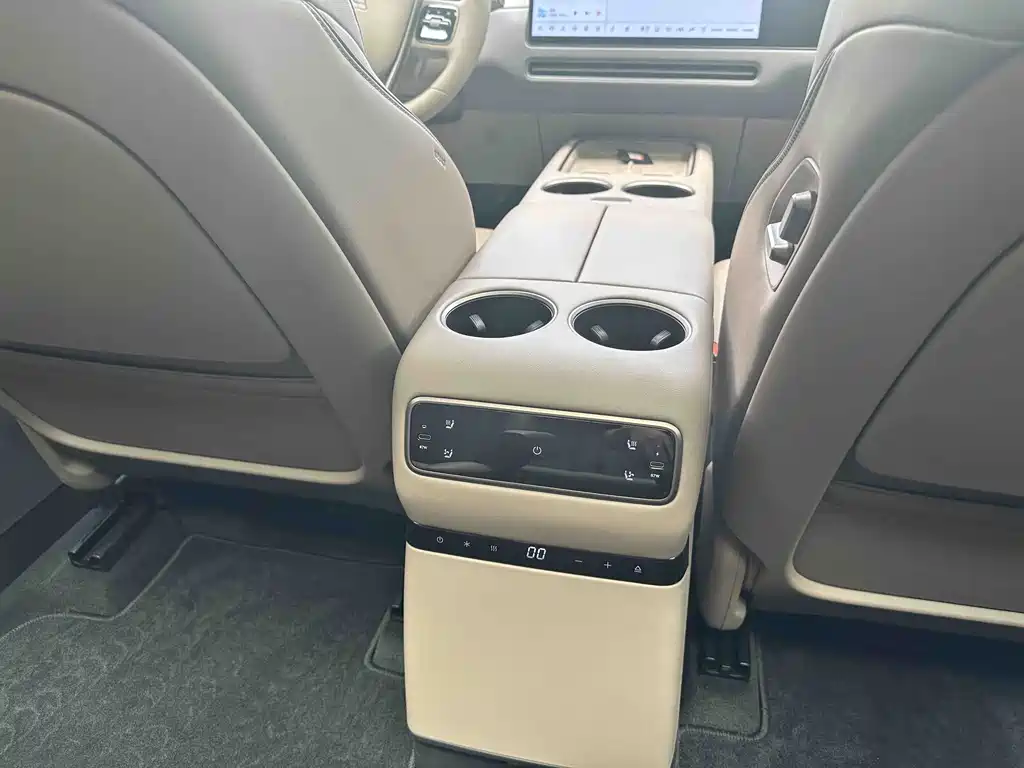 Li Auto i8 2025 — фото 12