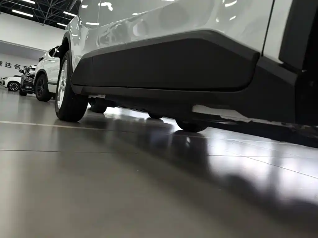Toyota C-HR 2023 — фото 21