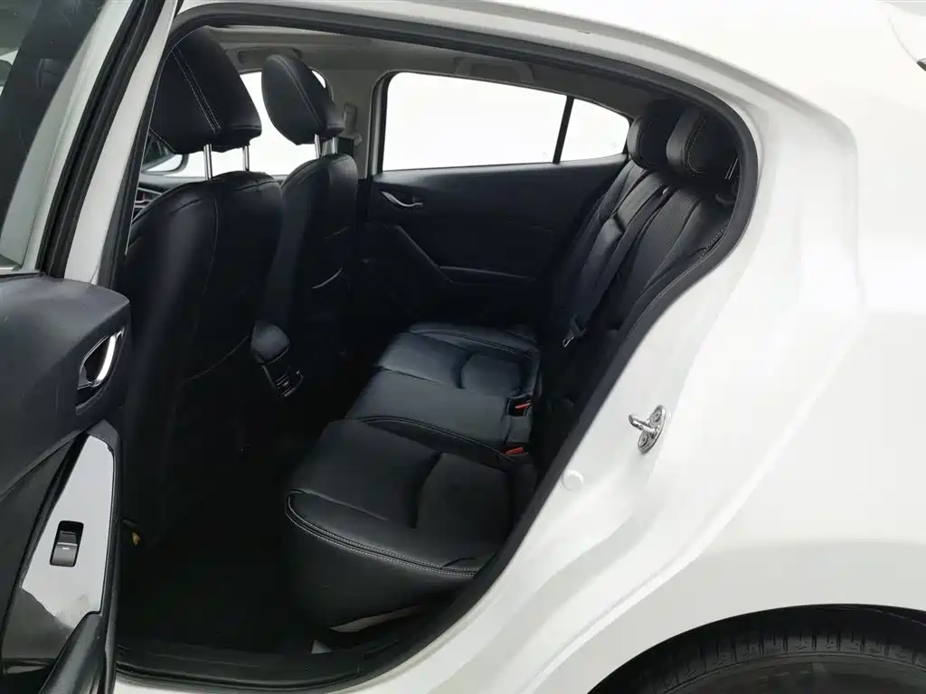 Mazda 3 Axela 2017 — фото 15