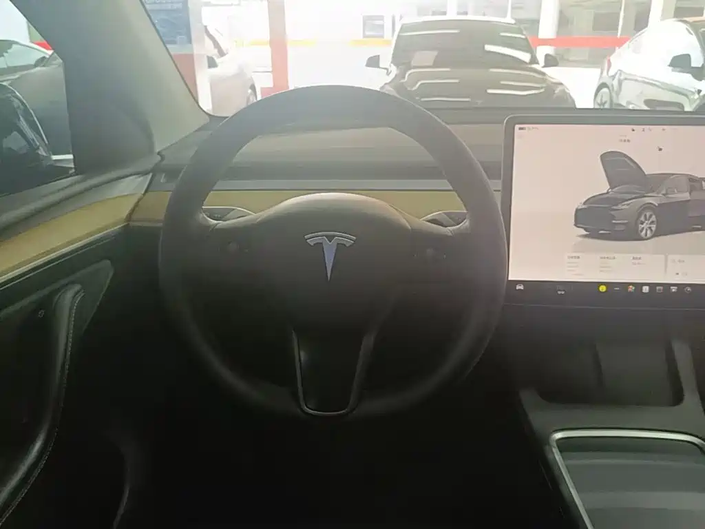 Tesla Model Y 2022 — фото 11
