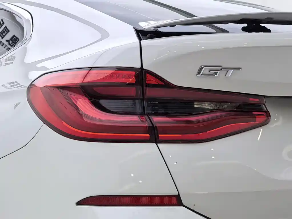 BMW 6 Series GT 2018 — фото 27