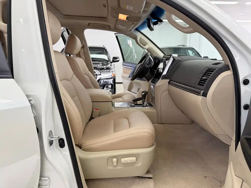 Toyota Land Cruiser 2020 — фото 6