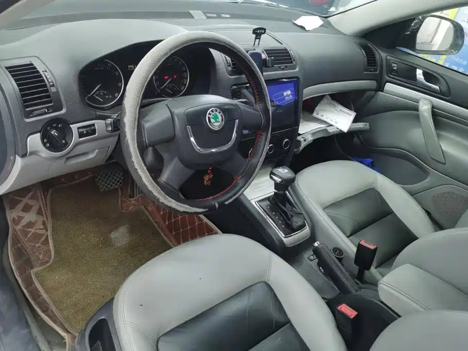 Skoda Octavia 2013 — фото 12