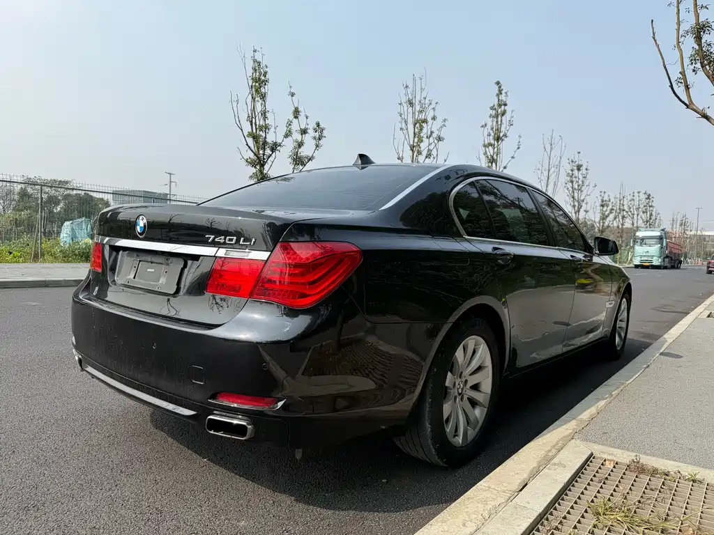 BMW 7 Series 2011 — фото 27