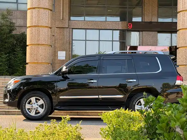 Lexus LX 2013