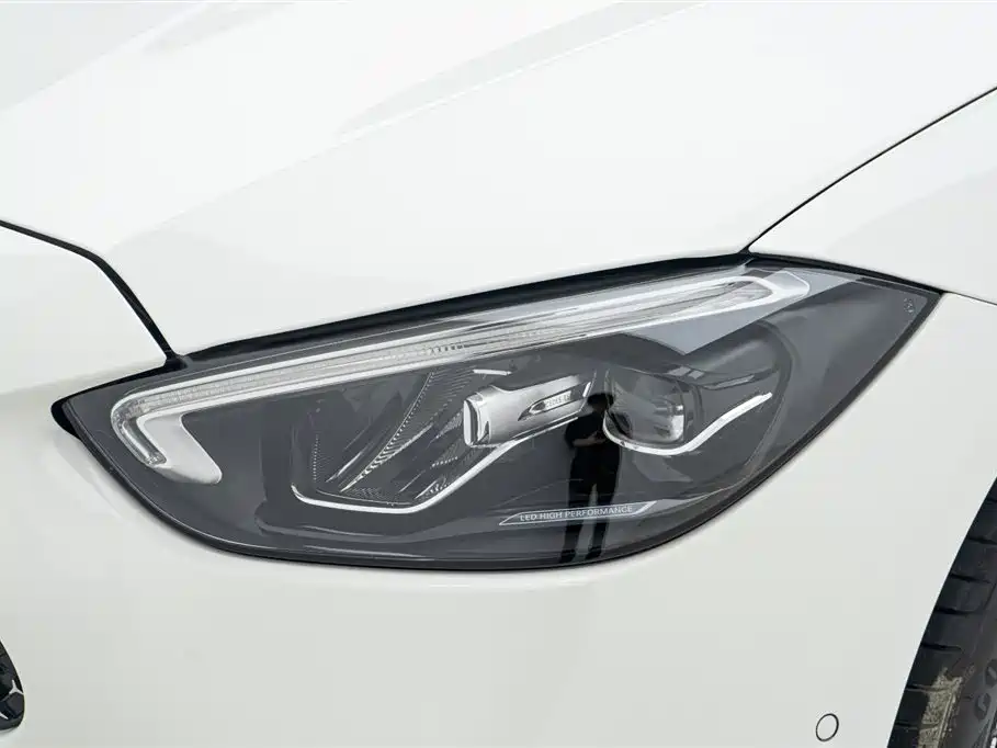 Mercedes-Benz C-Class 2025 — фото 10