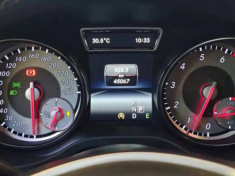 Mercedes-Benz GLA 2015 — фото 12