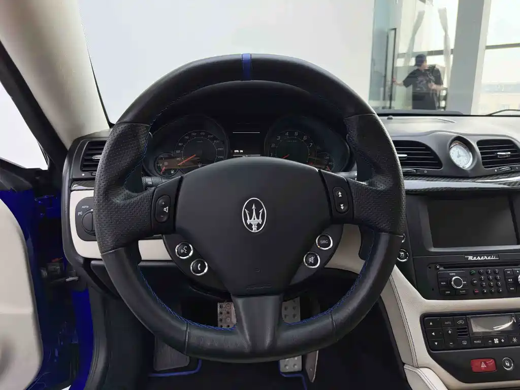 Maserati GranTurismo 2015 — фото 18