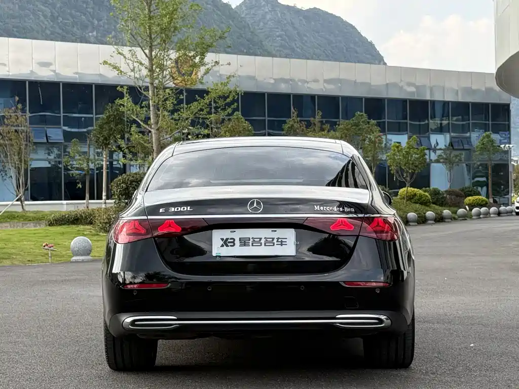 Mercedes-Benz E-Class 2024 — фото 14