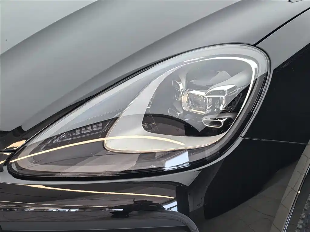 Porsche Cayenne Hybrid 2023 — фото 9