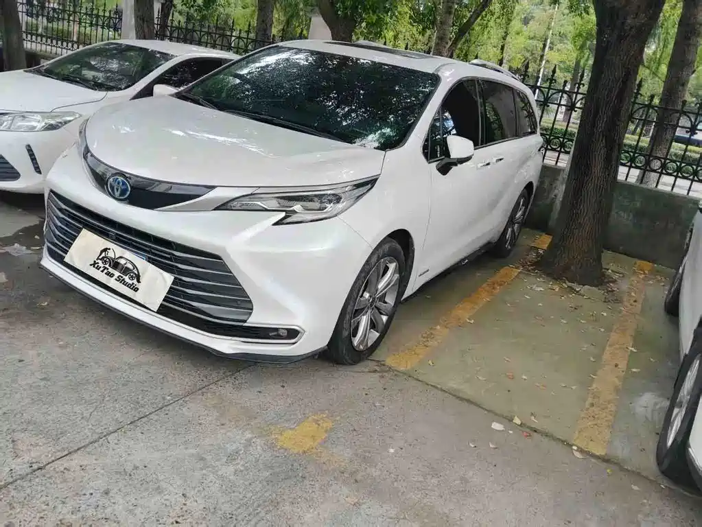 Toyota Sienna 2023