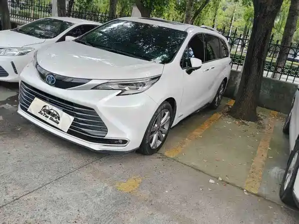 Toyota Sienna 2023